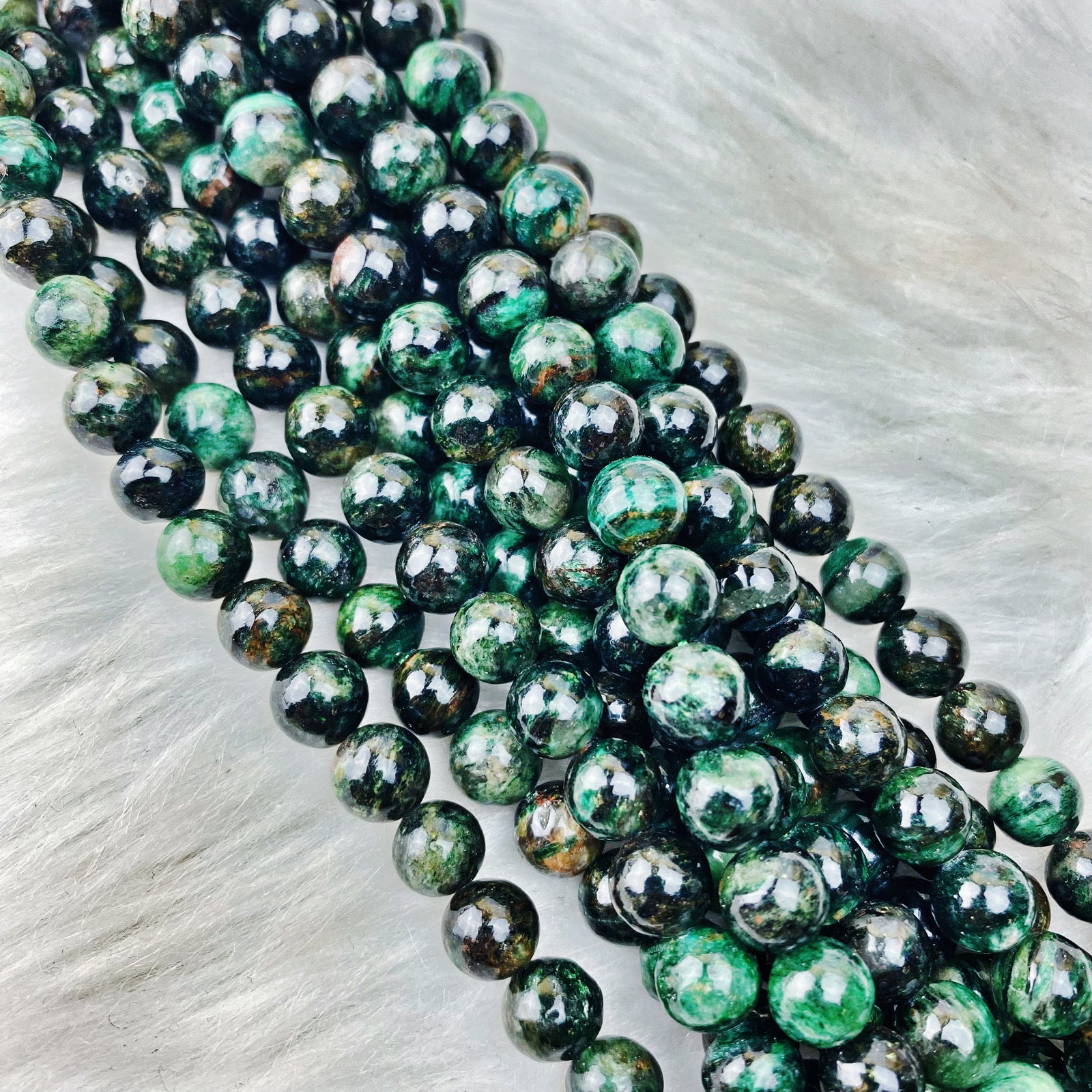 Green Mica 6 mm - The Bead N Crystal & Enclave Gems